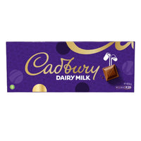 Cadbury - Barre de chocolat geant Dairy Milk - 850 g-Une tablette de chocolat Dairy Milk mesurant 42 cm de largeur est un excellent cadeau chocolate pour les amis et la famille. Le chocolat le plus riche et le plus cremeux jamais fabrique par Cadbury.