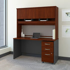 Bush Business Furniture Westfield Bureau de bureau de 60 po de largeur x 24 po de profondeur avec clapier et classeur mobile - cerisier Hansen (SRC014HCSU)-Le classeur mobile s'enroule partout où vous en avez besoin et un seul verrou sécurise les 2 tiroirs inférieurs